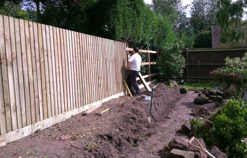 63738_421278441271548_849302270_n fencing installation