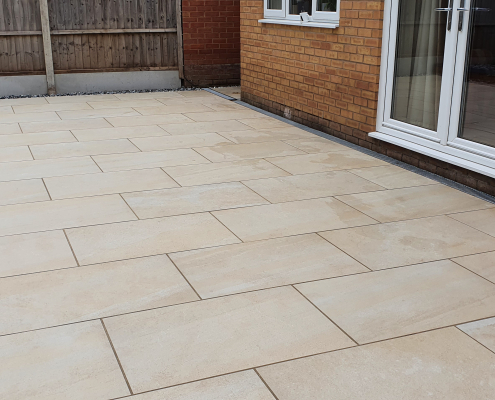 Porcelain modern patio area in Canyon Ivory